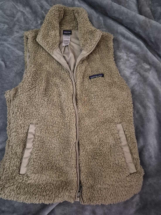 Patagonia Jackets & Blazers - Patagonia Sherpa Fleece Vest in Light Beige